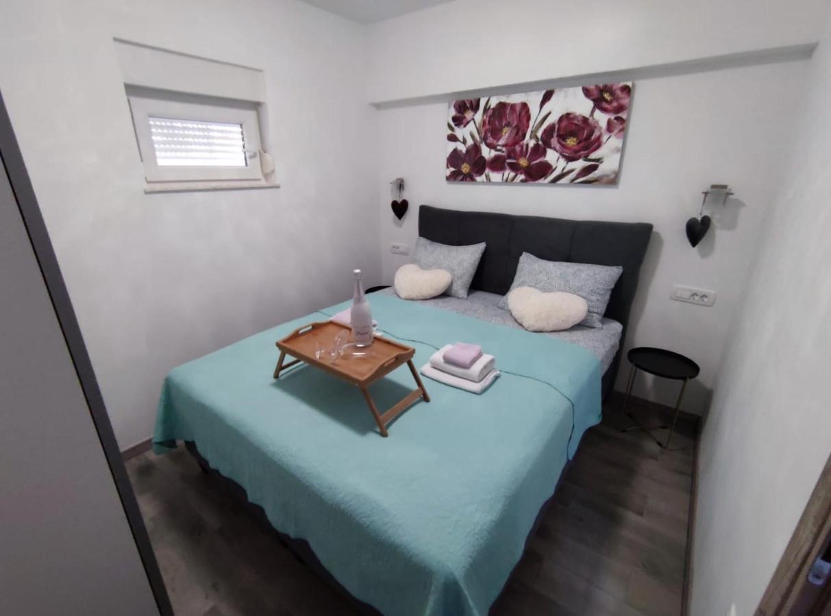 Apartmani Vuckovic Vodice Eksteriør billede