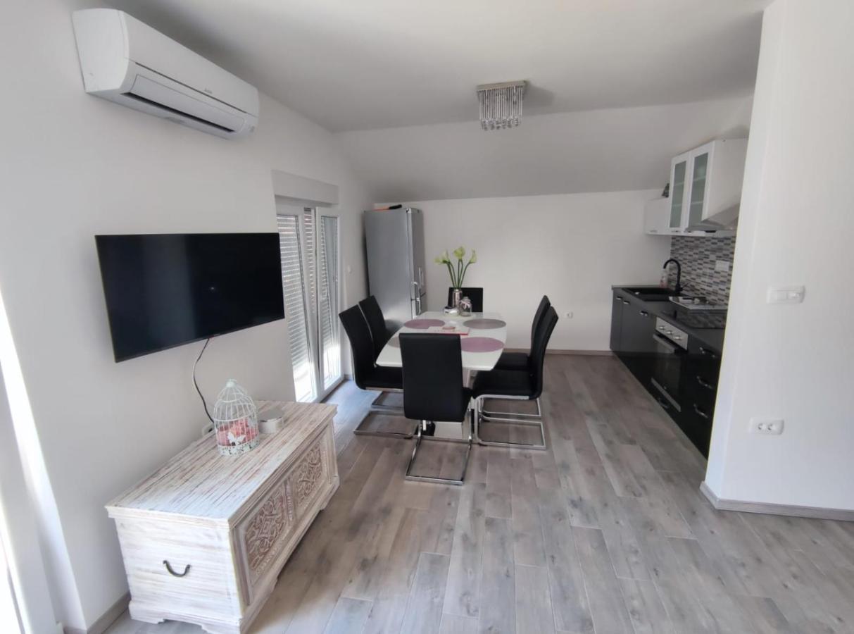 Apartmani Vuckovic Vodice Eksteriør billede
